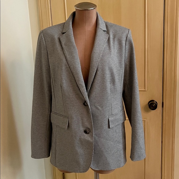 Ann Taylor Jackets & Blazers - ANN TAYLOR NWOT Career Grey/White Houndstooth 2 Pocket/Button Classic Blazer 12
